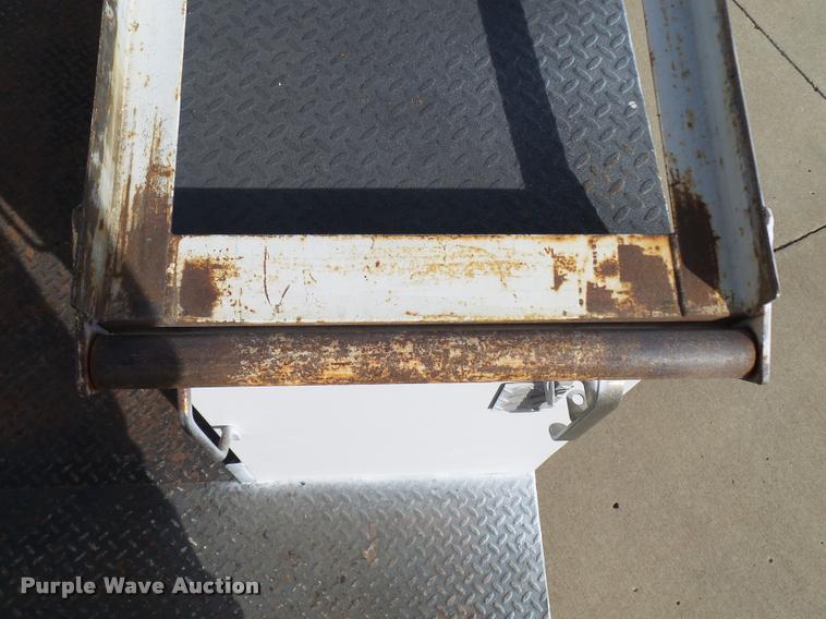 image for item CC9058 2001 Ford F450 Super Duty XL bucket truck