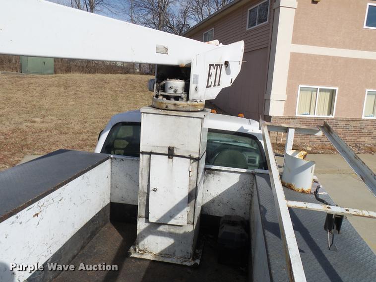 image for item CC9058 2001 Ford F450 Super Duty XL bucket truck