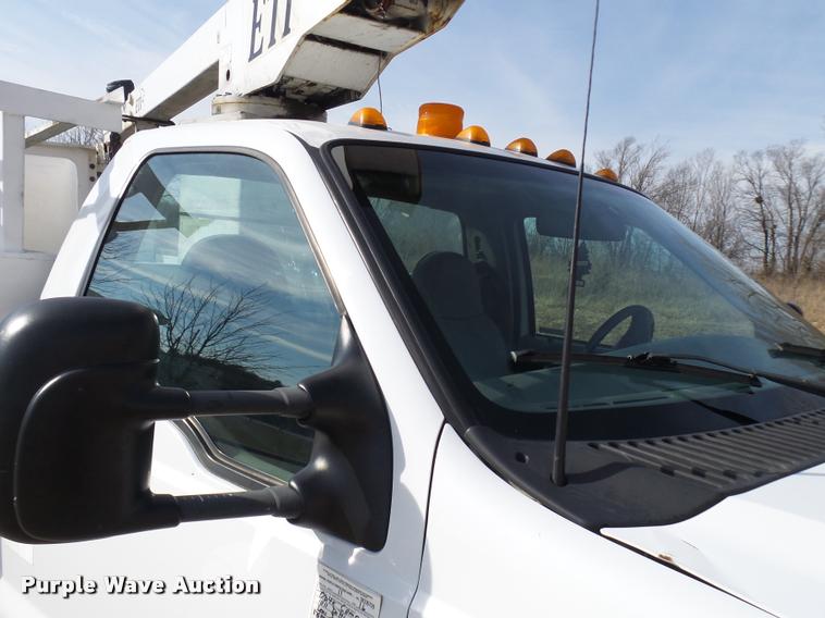 image for item CC9058 2001 Ford F450 Super Duty XL bucket truck