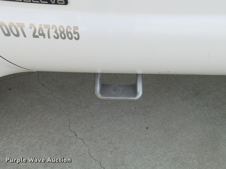 image for item CC9058 2001 Ford F450 Super Duty XL bucket truck