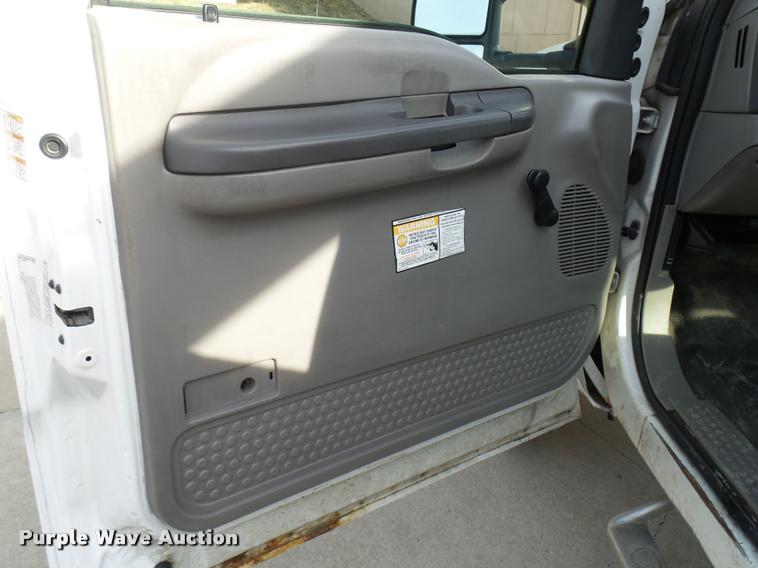 image for item CC9058 2001 Ford F450 Super Duty XL bucket truck