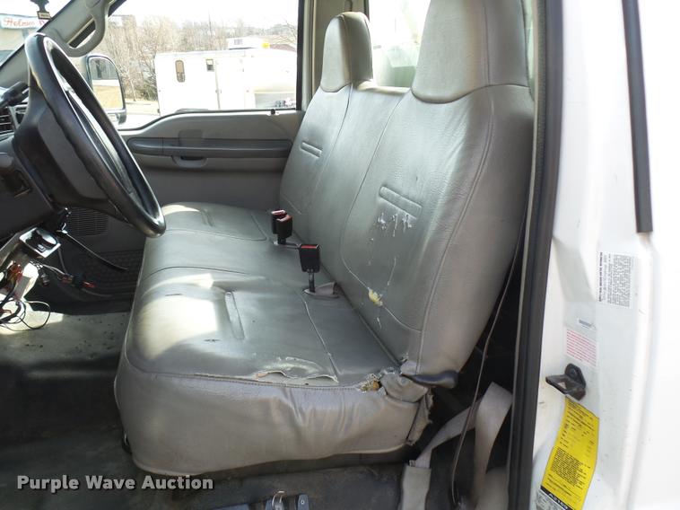 image for item CC9058 2001 Ford F450 Super Duty XL bucket truck