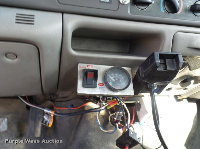 image for item CC9058 2001 Ford F450 Super Duty XL bucket truck