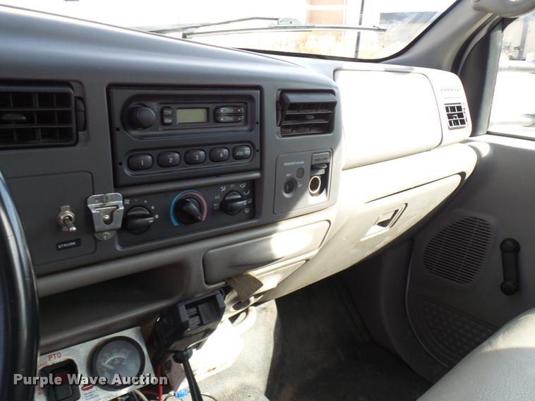 image for item CC9058 2001 Ford F450 Super Duty XL bucket truck