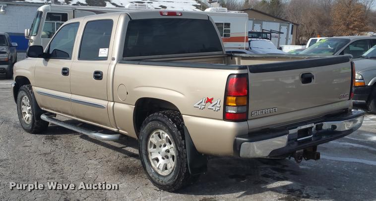 image for item DA5827 2006 GMC Sierra 1500 Crew Cab pickup truck