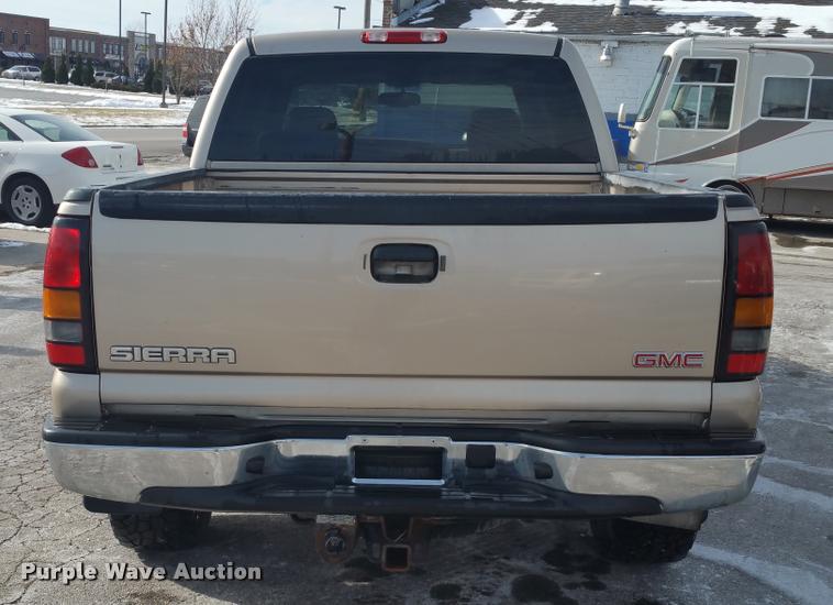 image for item DA5827 2006 GMC Sierra 1500 Crew Cab pickup truck
