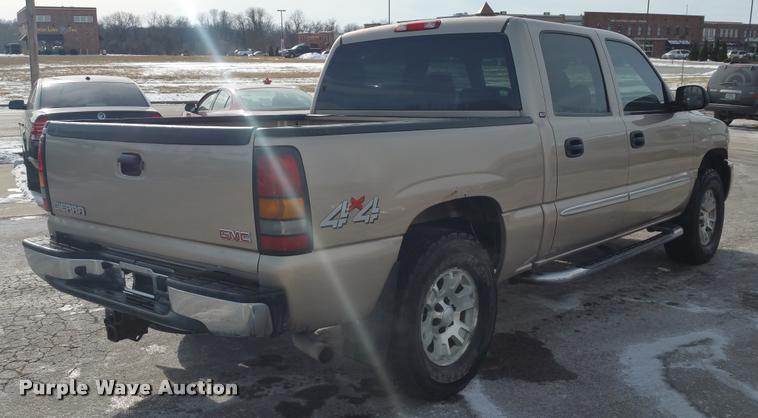 image for item DA5827 2006 GMC Sierra 1500 Crew Cab pickup truck