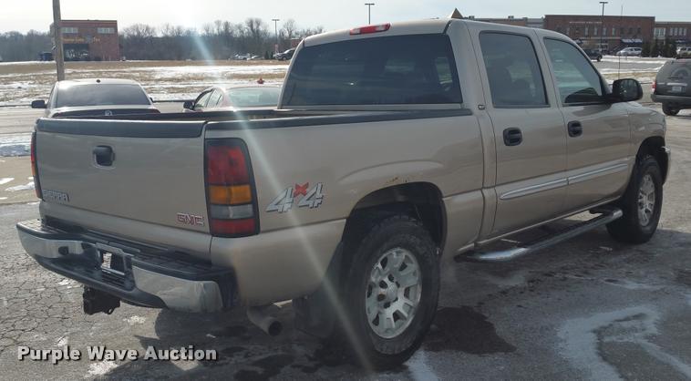 image for item DA5827 2006 GMC Sierra 1500 Crew Cab pickup truck
