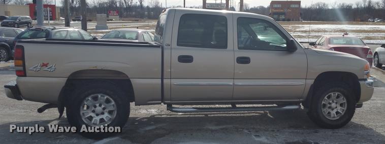 image for item DA5827 2006 GMC Sierra 1500 Crew Cab pickup truck