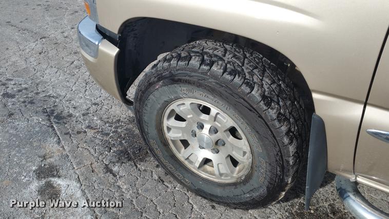 image for item DA5827 2006 GMC Sierra 1500 Crew Cab pickup truck