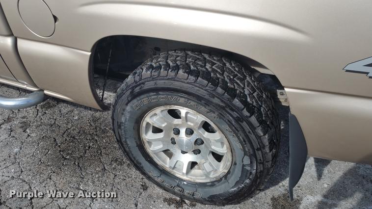 image for item DA5827 2006 GMC Sierra 1500 Crew Cab pickup truck