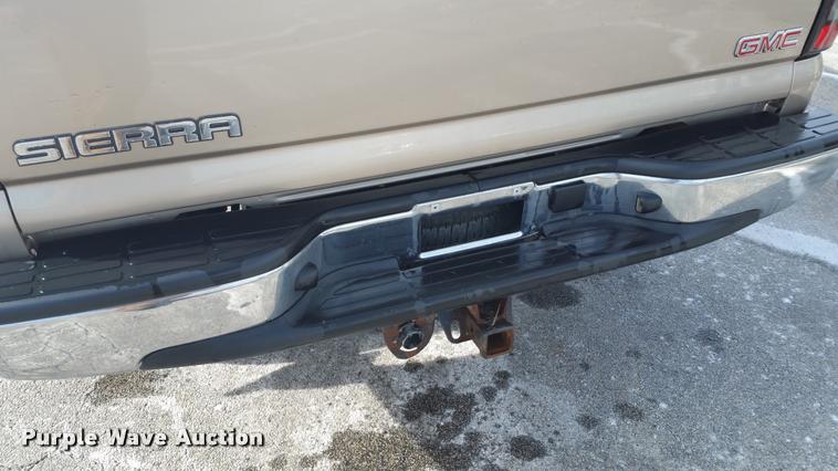 image for item DA5827 2006 GMC Sierra 1500 Crew Cab pickup truck