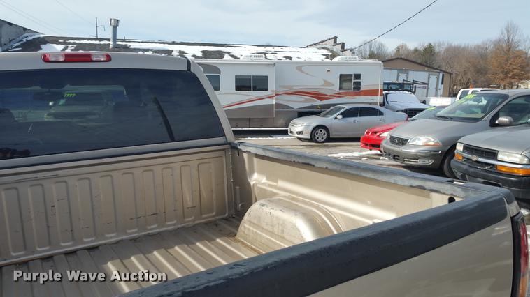 image for item DA5827 2006 GMC Sierra 1500 Crew Cab pickup truck