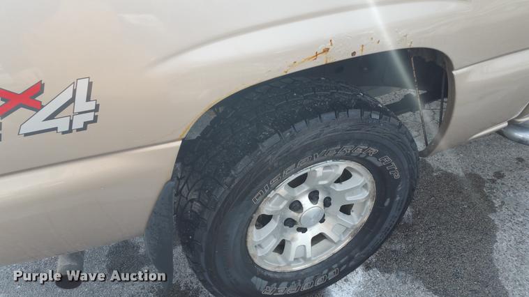 image for item DA5827 2006 GMC Sierra 1500 Crew Cab pickup truck