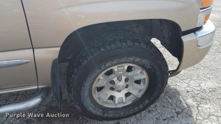 image for item DA5827 2006 GMC Sierra 1500 Crew Cab pickup truck