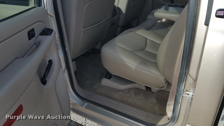 image for item DA5827 2006 GMC Sierra 1500 Crew Cab pickup truck