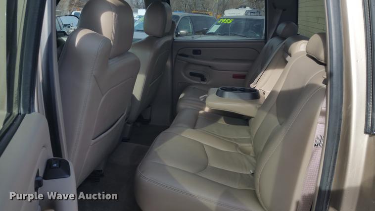 image for item DA5827 2006 GMC Sierra 1500 Crew Cab pickup truck