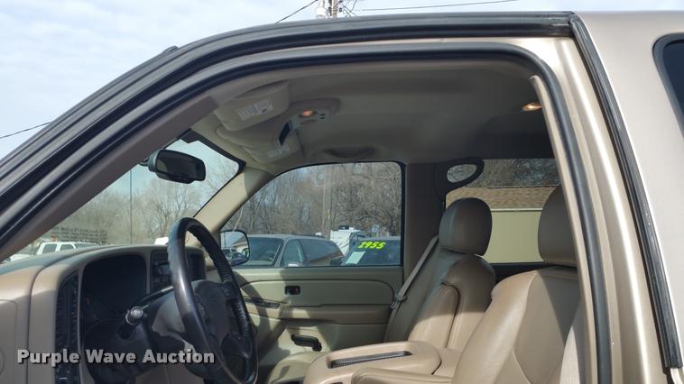 image for item DA5827 2006 GMC Sierra 1500 Crew Cab pickup truck