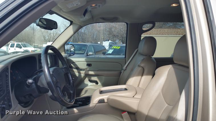 image for item DA5827 2006 GMC Sierra 1500 Crew Cab pickup truck