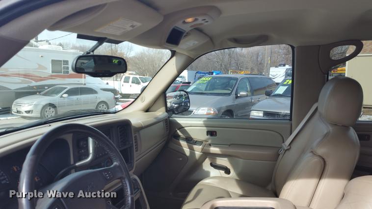 image for item DA5827 2006 GMC Sierra 1500 Crew Cab pickup truck