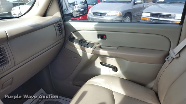 image for item DA5827 2006 GMC Sierra 1500 Crew Cab pickup truck