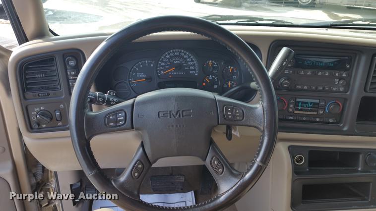 image for item DA5827 2006 GMC Sierra 1500 Crew Cab pickup truck