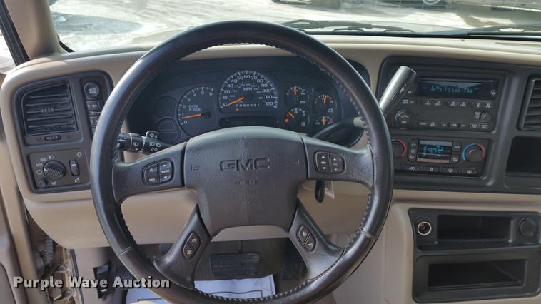 image for item DA5827 2006 GMC Sierra 1500 Crew Cab pickup truck