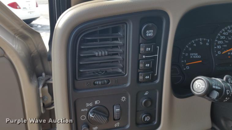 image for item DA5827 2006 GMC Sierra 1500 Crew Cab pickup truck