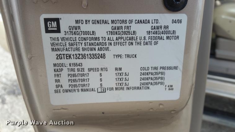 image for item DA5827 2006 GMC Sierra 1500 Crew Cab pickup truck