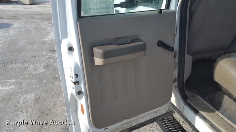 image for item DA5828 2008 Ford F550 Crew Cab utility truck