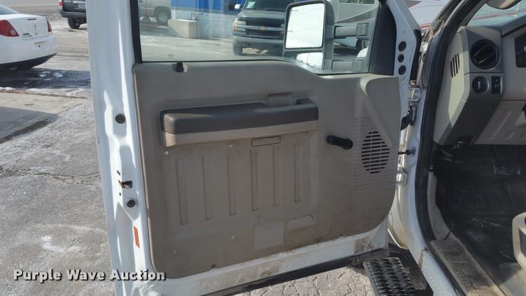 image for item DA5828 2008 Ford F550 Crew Cab utility truck