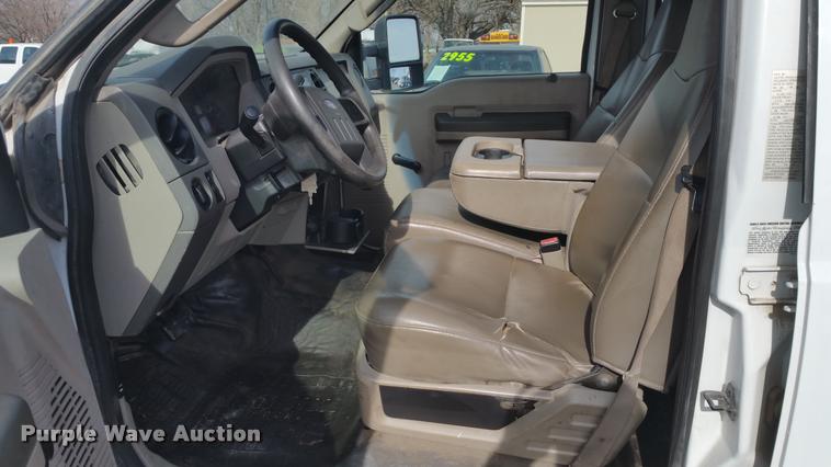 image for item DA5828 2008 Ford F550 Crew Cab utility truck