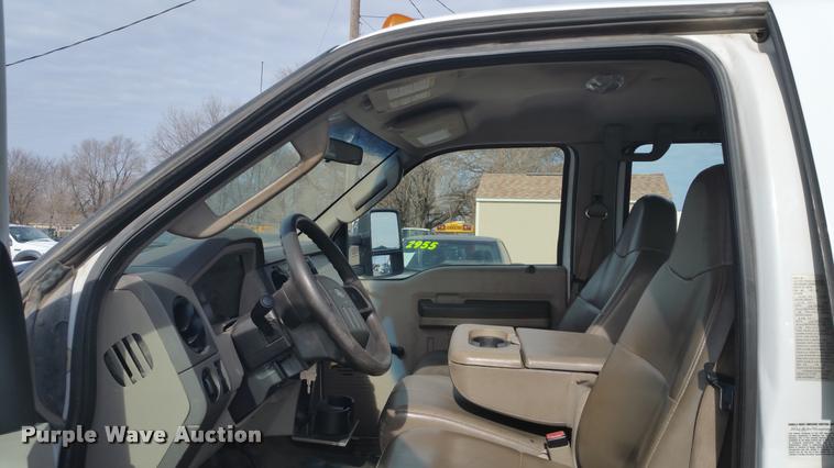 image for item DA5828 2008 Ford F550 Crew Cab utility truck