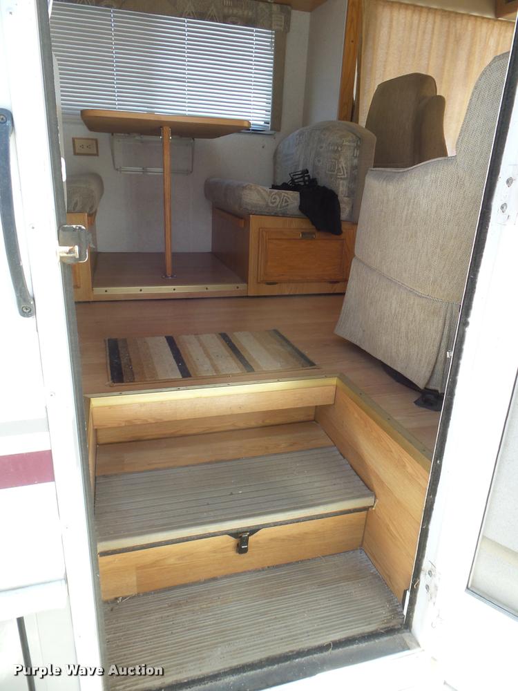 image for item DA7501 2002 Winnebago Sightseer RV