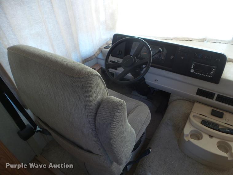 image for item DA7501 2002 Winnebago Sightseer RV