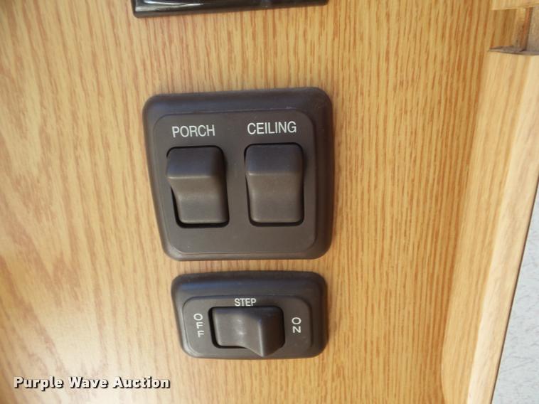 image for item DA7501 2002 Winnebago Sightseer RV