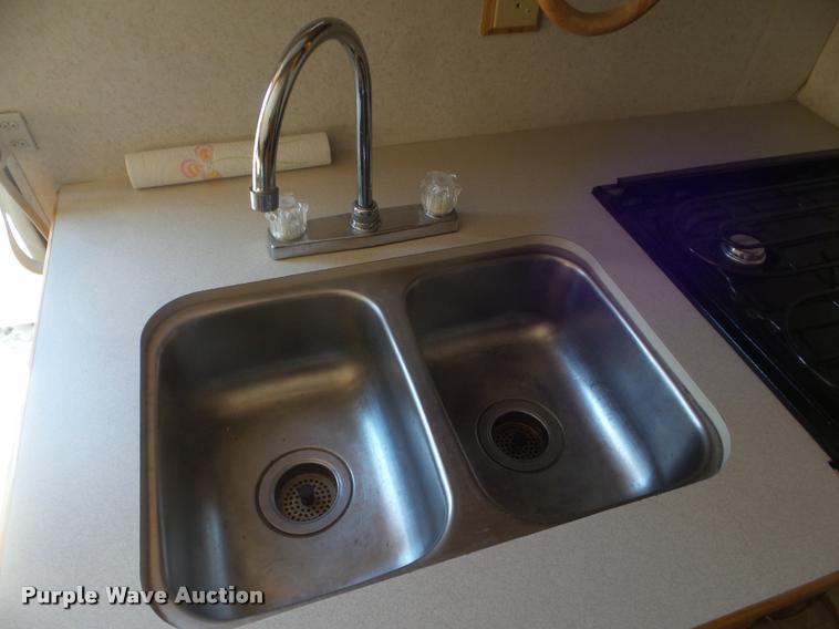 image for item DA7501 2002 Winnebago Sightseer RV