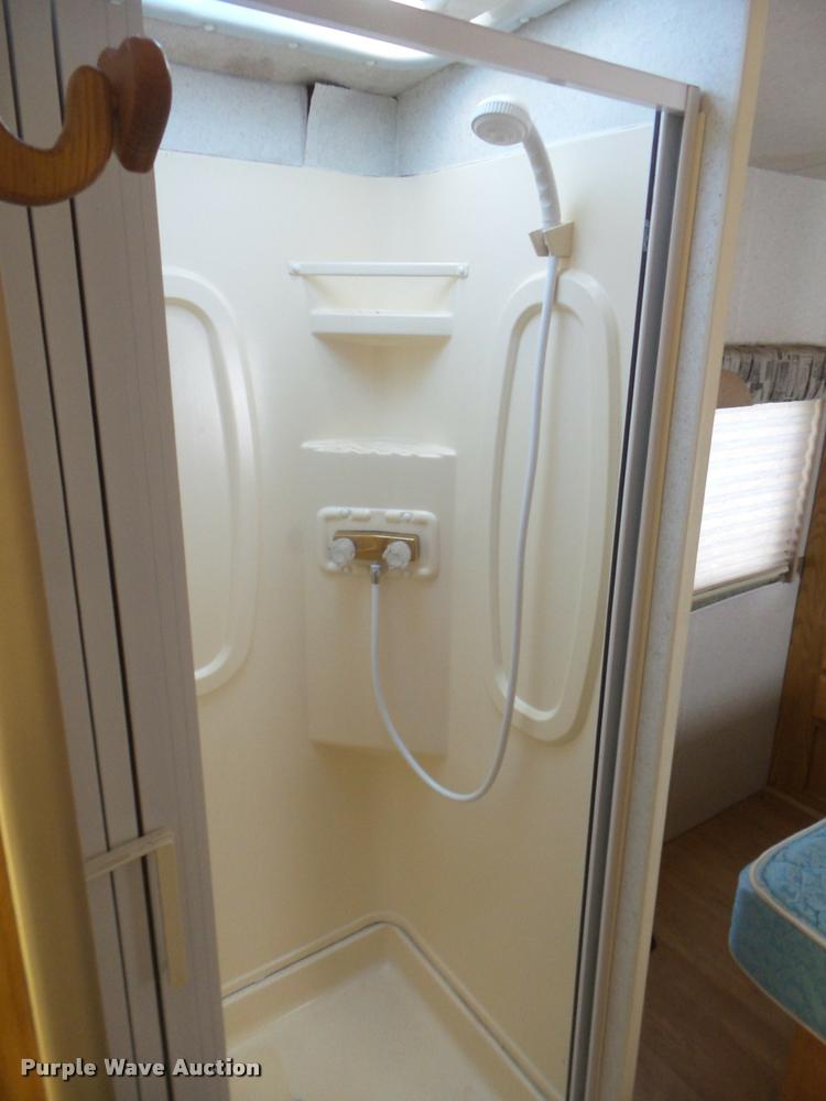 image for item DA7501 2002 Winnebago Sightseer RV