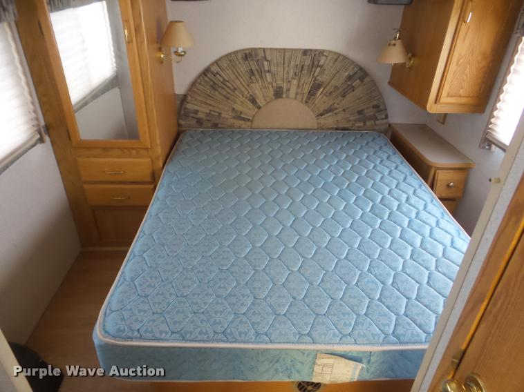 image for item DA7501 2002 Winnebago Sightseer RV