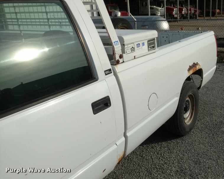 image for item DB0818 1996 GMC Sierra 1500 pickup truck