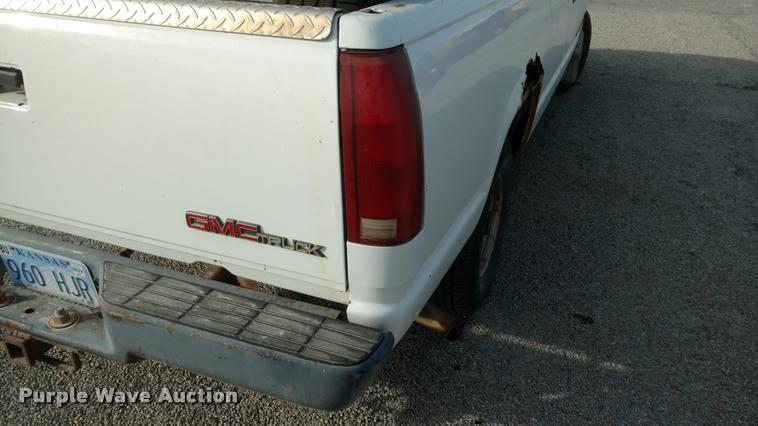 image for item DB0818 1996 GMC Sierra 1500 pickup truck
