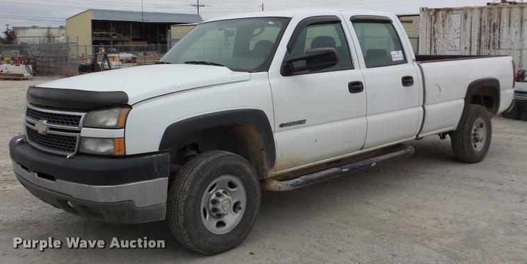 image for item DB2289 2005 Chevrolet Silverado 2500HD Crew Cab pickup truck
