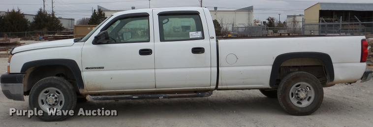 image for item DB2289 2005 Chevrolet Silverado 2500HD Crew Cab pickup truck