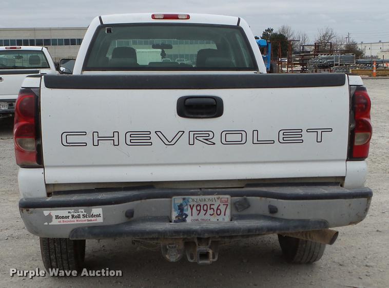 image for item DB2289 2005 Chevrolet Silverado 2500HD Crew Cab pickup truck