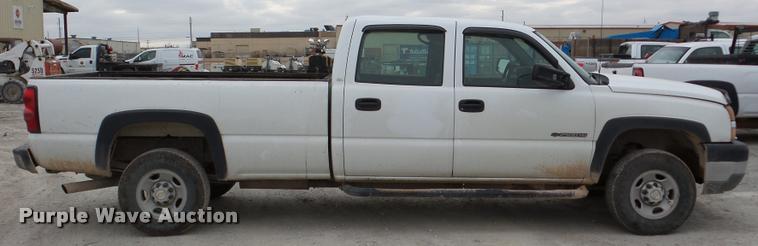 image for item DB2289 2005 Chevrolet Silverado 2500HD Crew Cab pickup truck