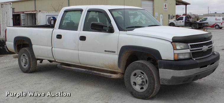 image for item DB2289 2005 Chevrolet Silverado 2500HD Crew Cab pickup truck