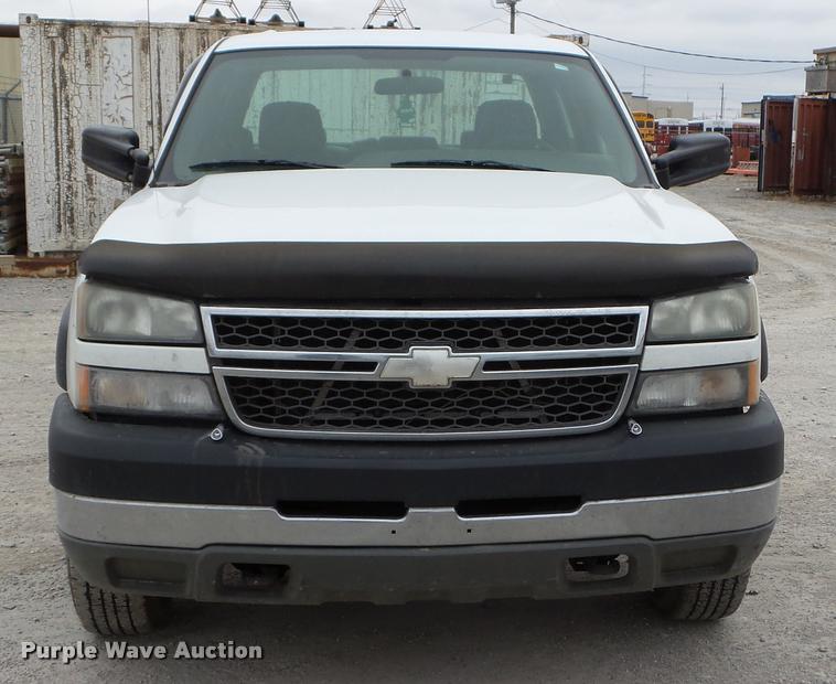 image for item DB2289 2005 Chevrolet Silverado 2500HD Crew Cab pickup truck
