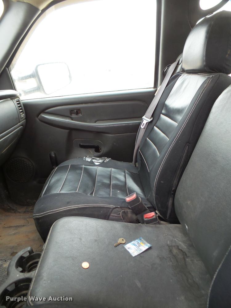 image for item DB2289 2005 Chevrolet Silverado 2500HD Crew Cab pickup truck