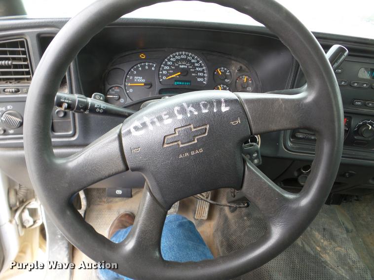 image for item DB2289 2005 Chevrolet Silverado 2500HD Crew Cab pickup truck