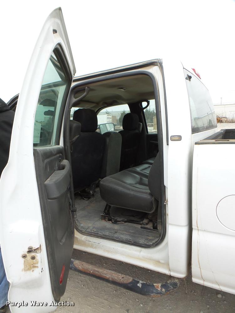 image for item DB2289 2005 Chevrolet Silverado 2500HD Crew Cab pickup truck